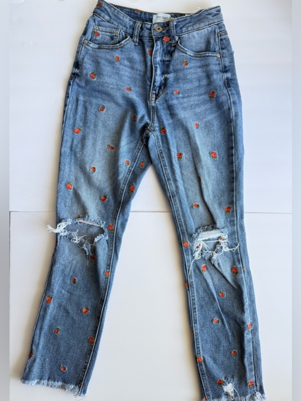 True Craft High Rise Slim Crop Distressed Jeans Embroidered Roses Juniors Size 3